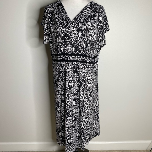 Perseption Dresses & Skirts - PerSeption Woman black and white stretchy dress size 1X